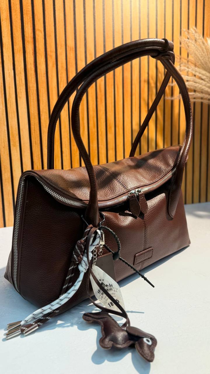 Timeless Voyager leather bag