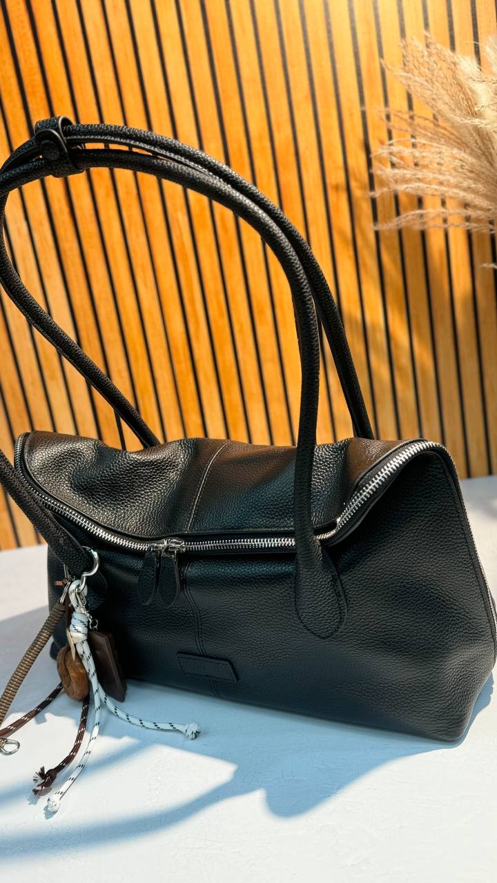 Timeless Voyager leather bag