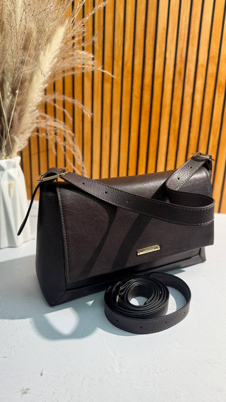 Stylish Leather Bag for the Business Woman