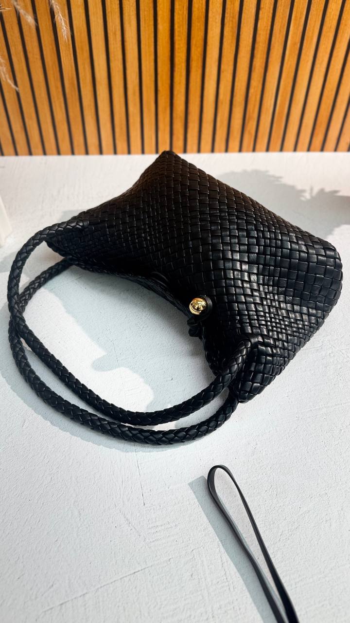 Luna Weave – A Genuine Leather Woven Bag for True Style Enthusiasts