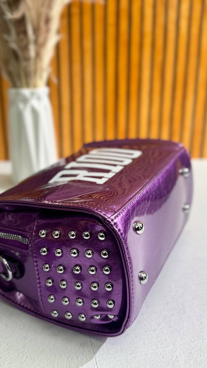 NYC Glam – A Bold Statement Bag with Futuristic Shine