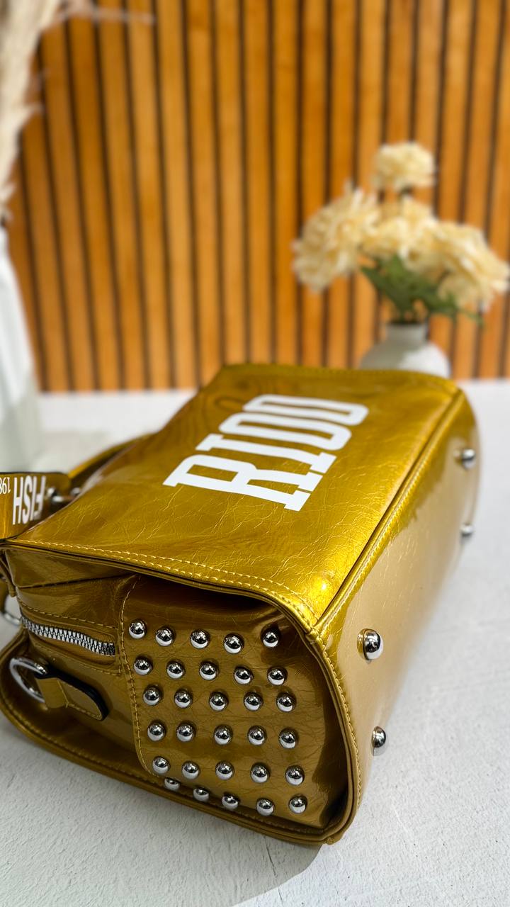 NYC Glam – A Bold Statement Bag with Futuristic Shine