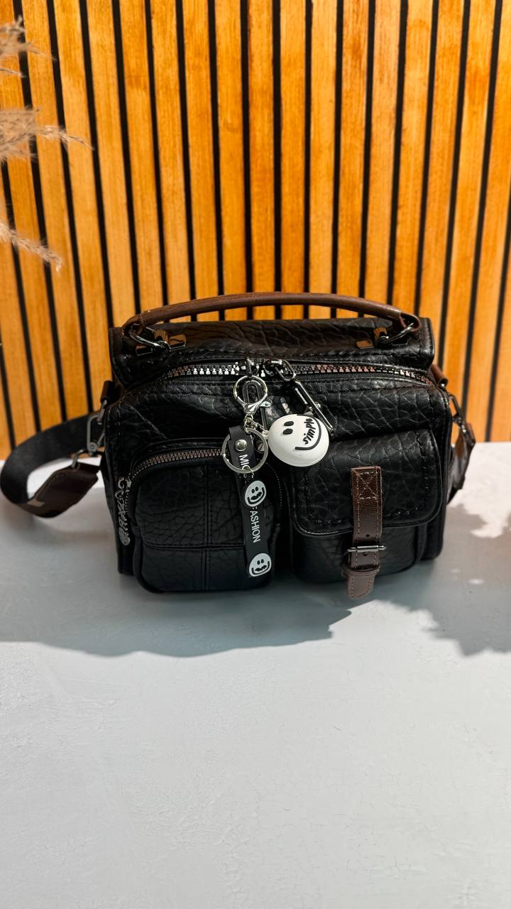 Urban Luxe Crossbody Bag – Style and Functionality in One Accessory