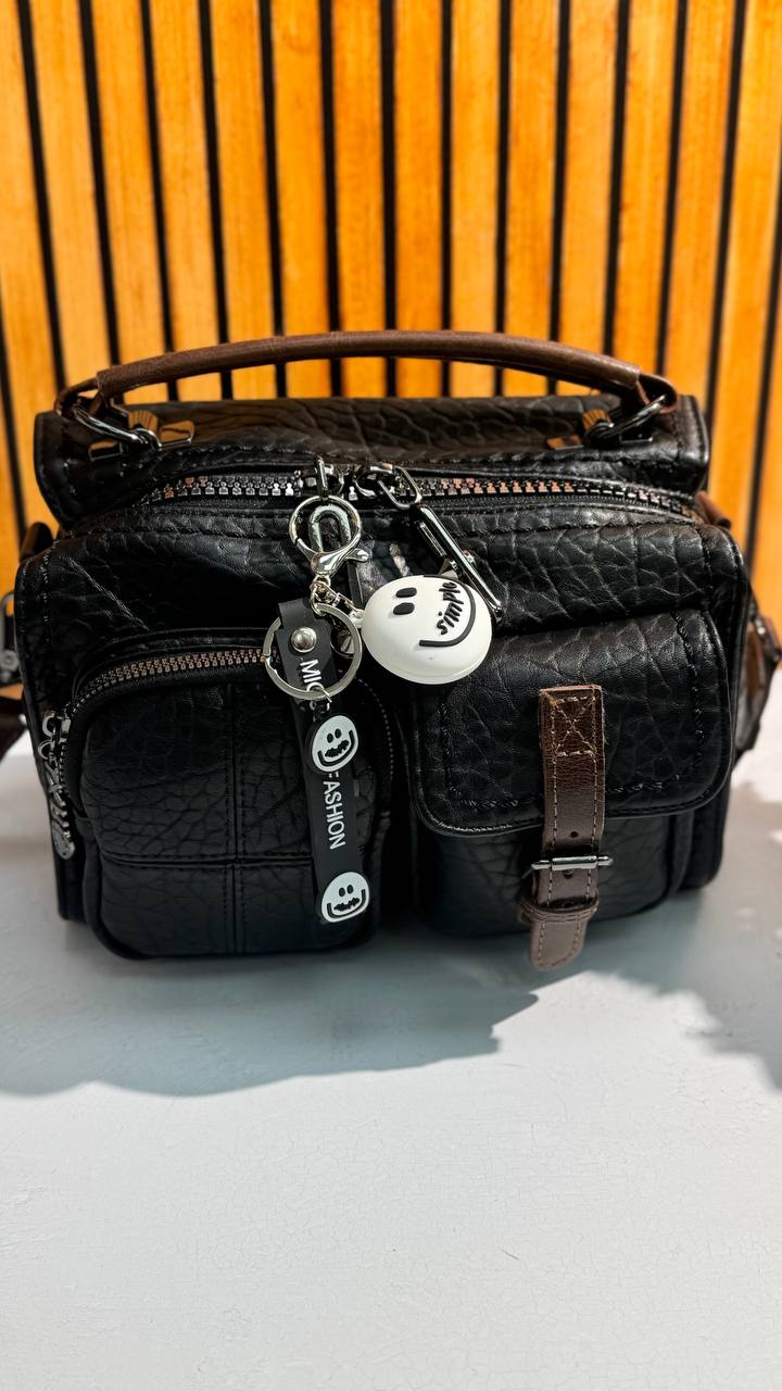 Urban Luxe Crossbody Bag – Style and Functionality in One Accessory
