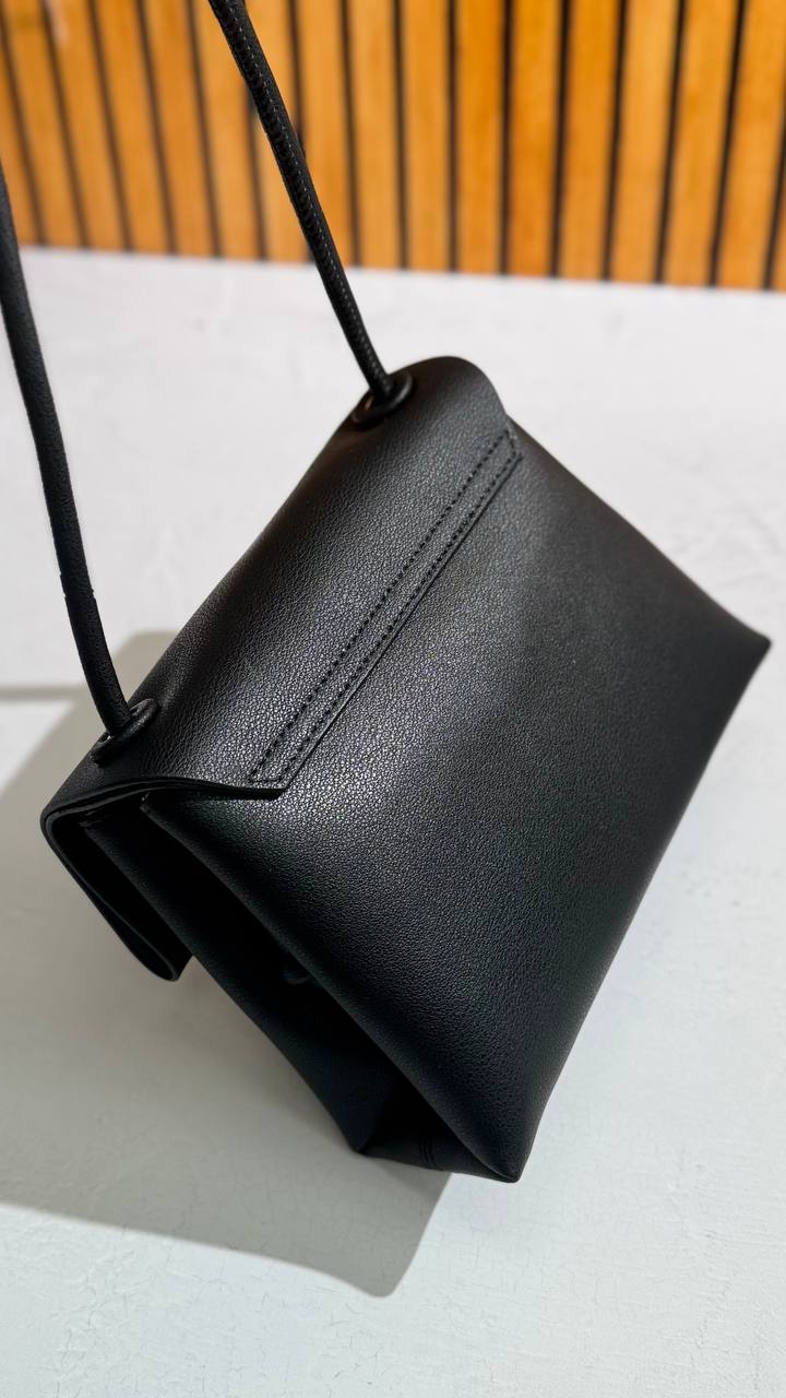 “Elegance Crossbody” – Genuine Leather, Impeccable Style