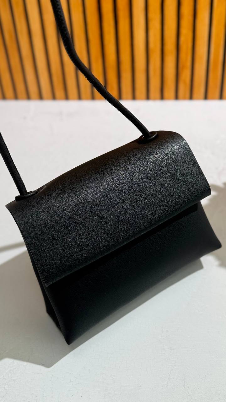 “Elegance Crossbody” – Genuine Leather, Impeccable Style