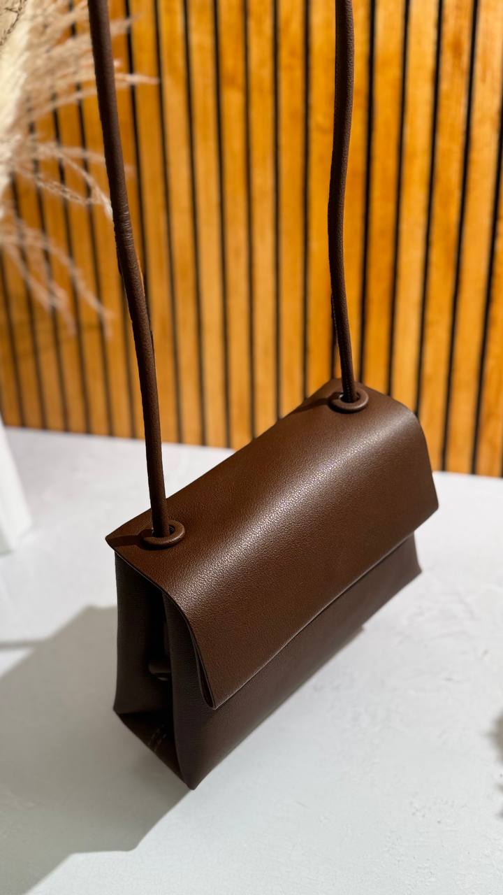 “Elegance Crossbody” – Genuine Leather, Impeccable Style