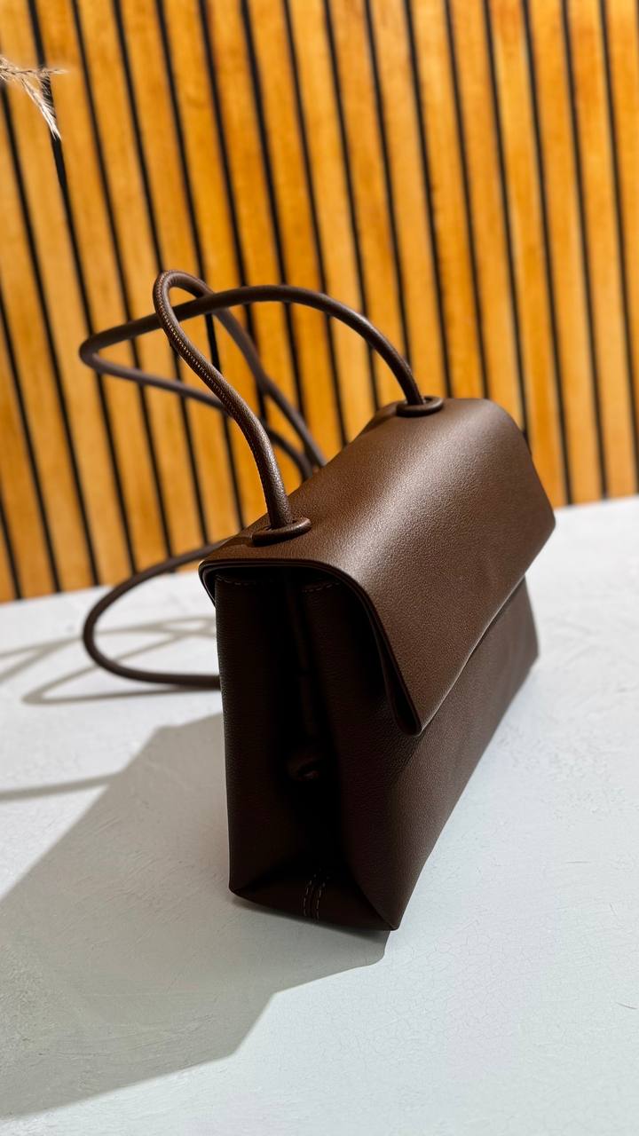 “Elegance Crossbody” – Genuine Leather, Impeccable Style