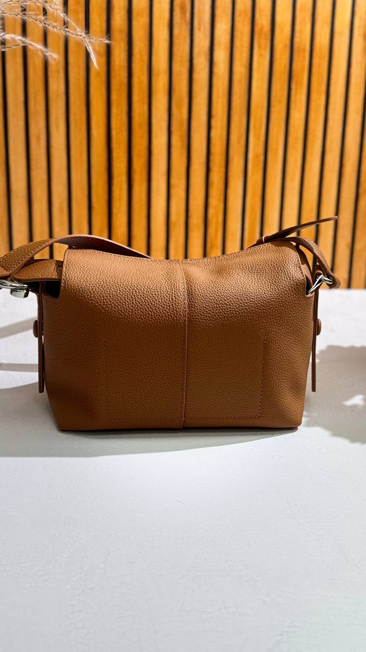 Genuine Leather Shoulder Bag – Timeless Elegance  Everyday Functionality