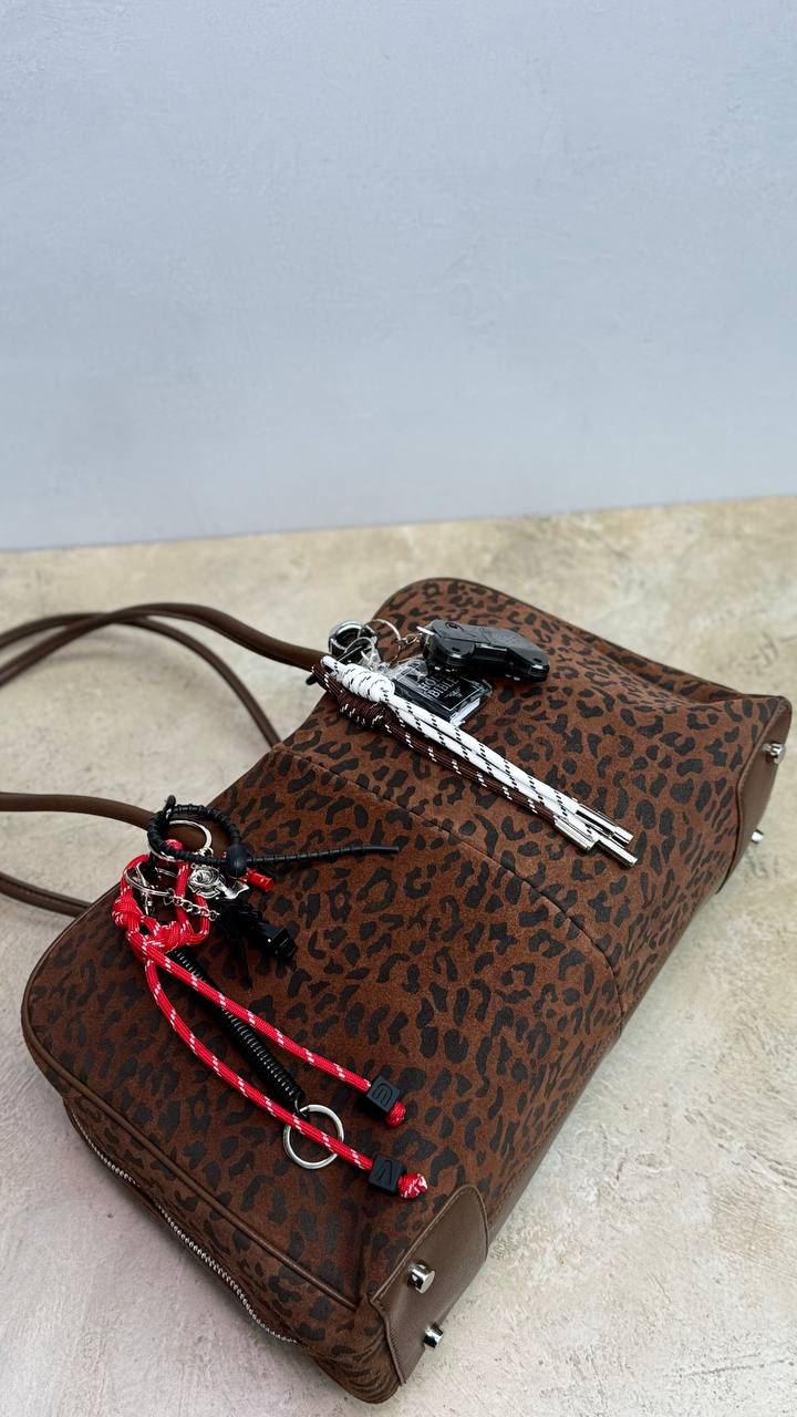 Wild Elegance – a handbag made of genuine leather and suede