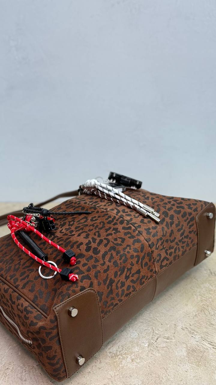 Wild Elegance – a handbag made of genuine leather and suede