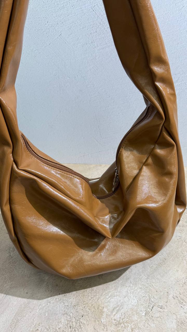 Urban Flow Maxi – where style meets comfort in a larger bag