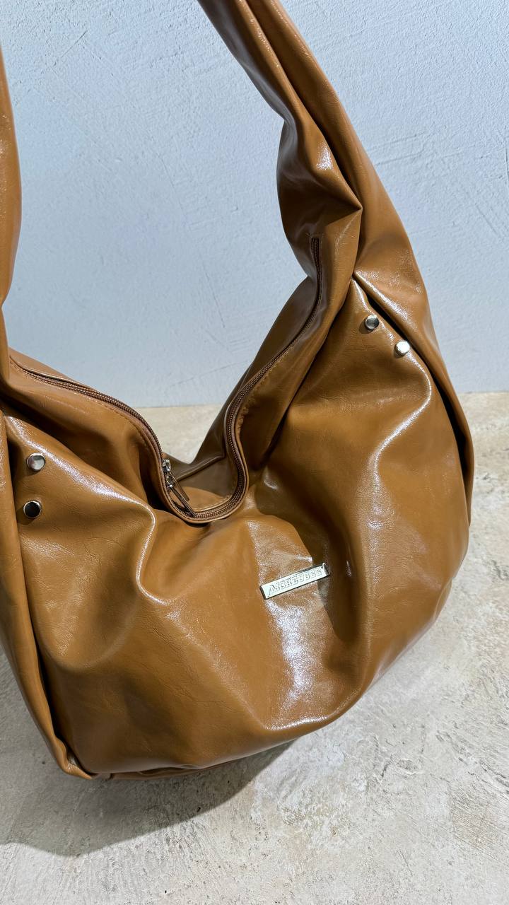 Urban Flow Maxi – where style meets comfort in a larger bag
