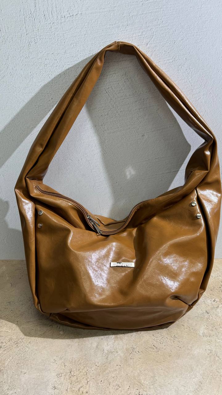 Urban Flow Maxi – where style meets comfort in a larger bag