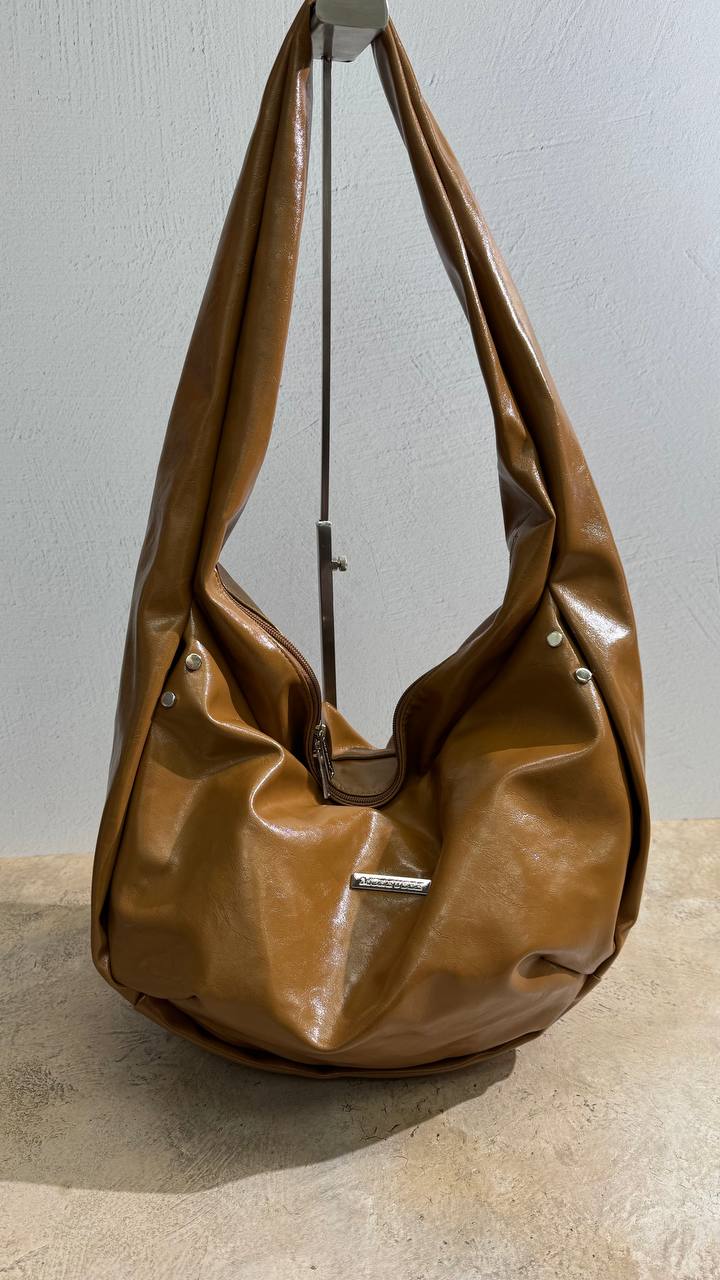 Urban Flow Maxi – where style meets comfort in a larger bag