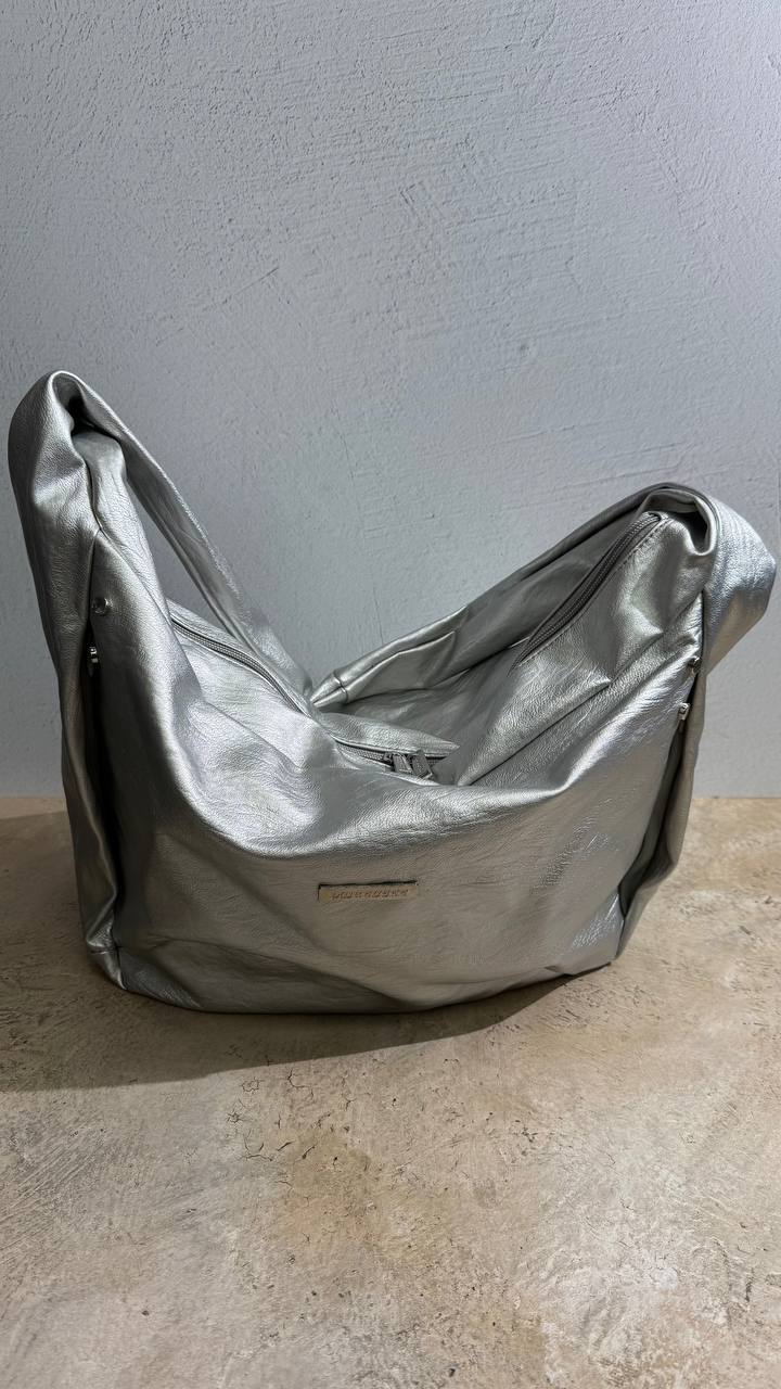 Urban Flow Maxi – where style meets comfort in a larger bag