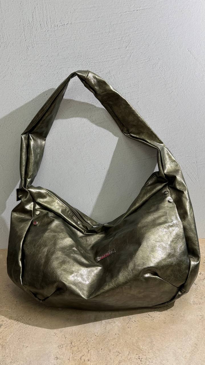Urban Flow Maxi – where style meets comfort in a larger bag