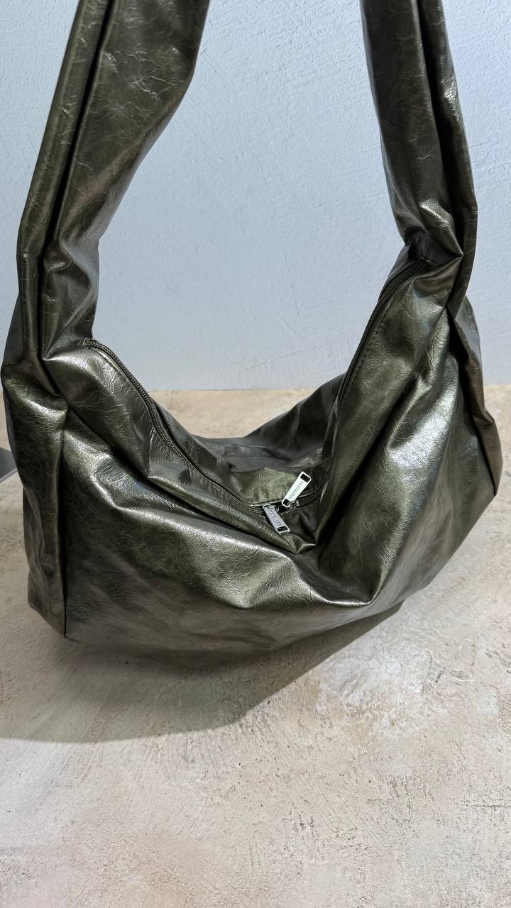 Urban Flow Maxi – where style meets comfort in a larger bag