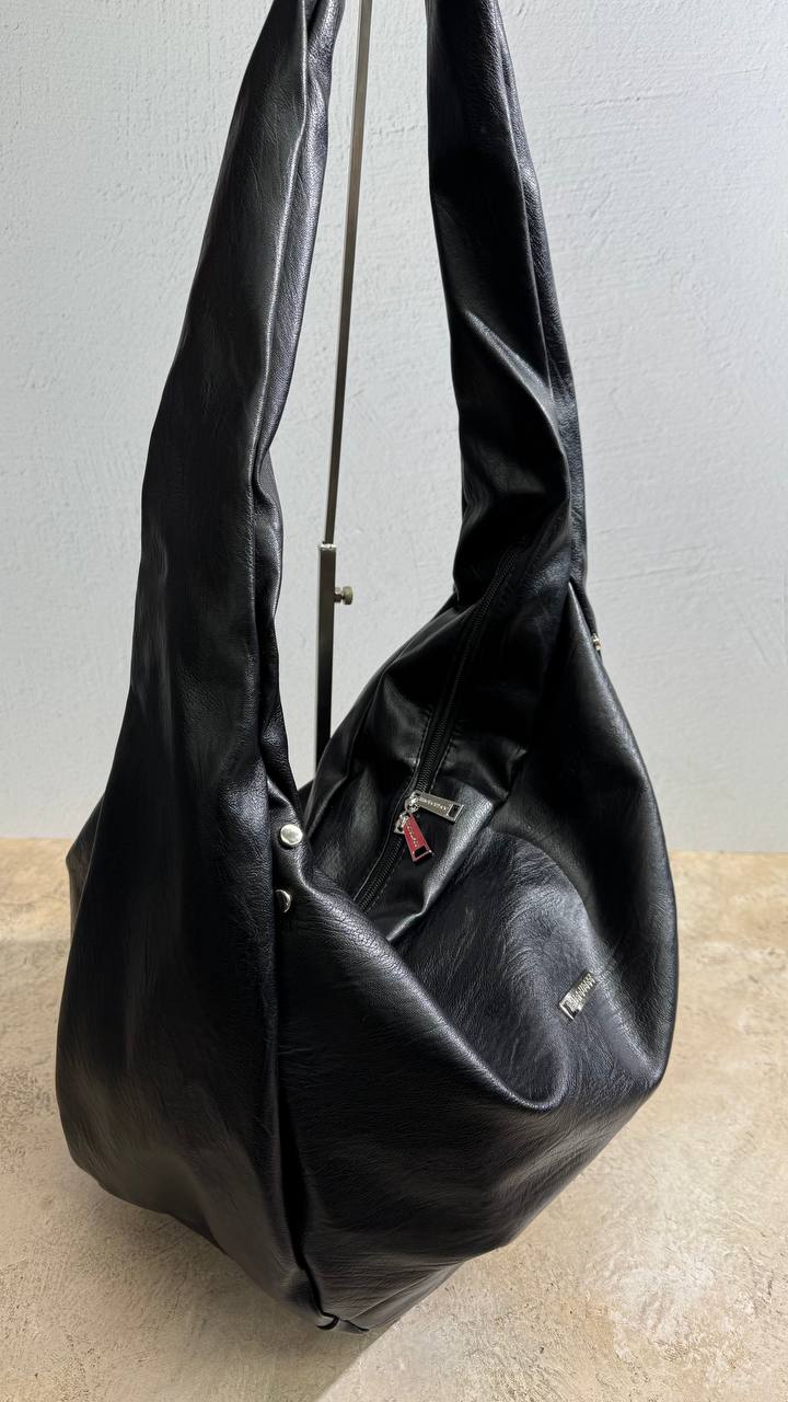 Urban Flow Maxi – where style meets comfort in a larger bag