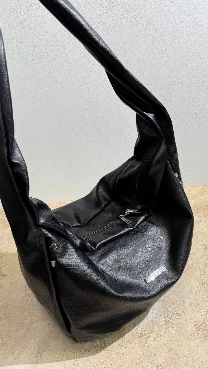 Urban Flow Maxi – where style meets comfort in a larger bag