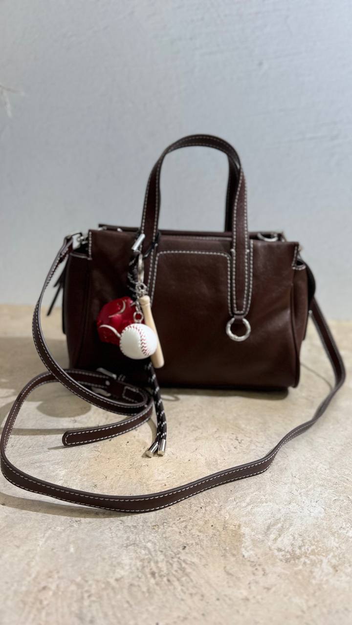 Timeless Elegance Leather Handbag with Adjustable Shoulder Strap
