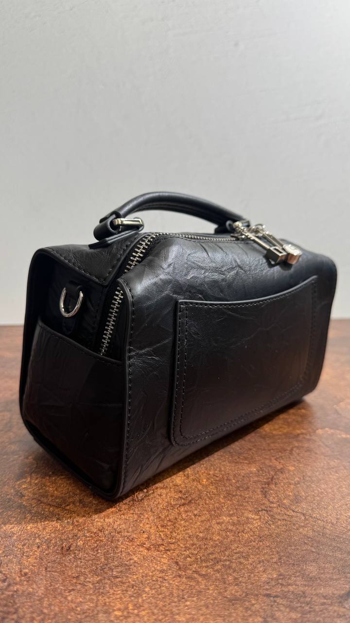 Timeless Elegance: The Luxe Genuine Leather Handbag with Shoulder Strap