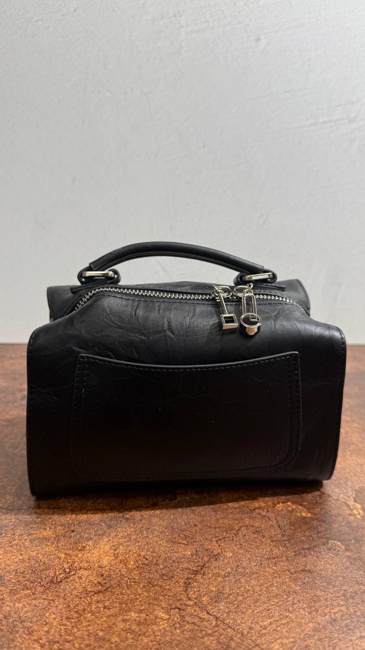 Timeless Elegance: The Luxe Genuine Leather Handbag with Shoulder Strap