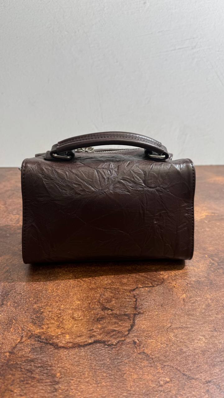 Timeless Elegance: The Luxe Genuine Leather Handbag with Shoulder Strap