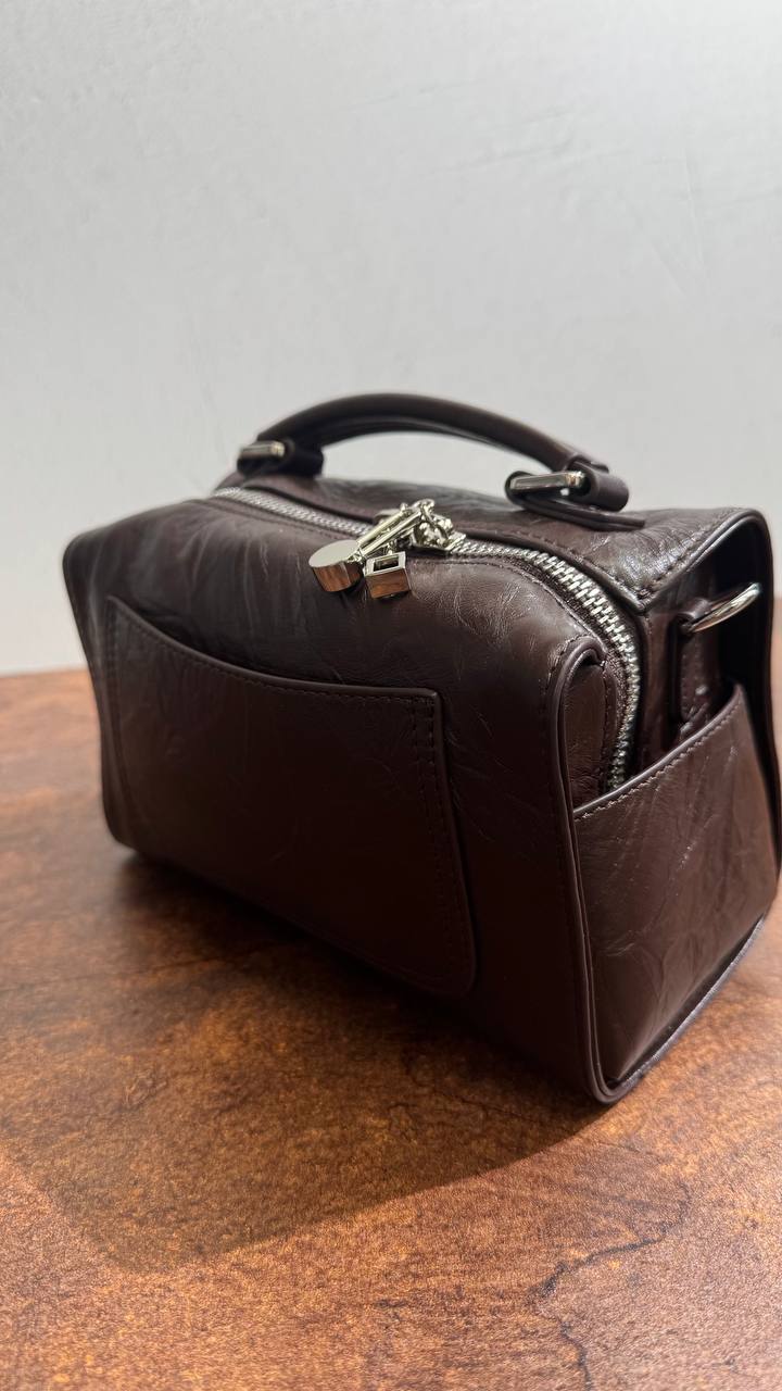 Timeless Elegance: The Luxe Genuine Leather Handbag with Shoulder Strap