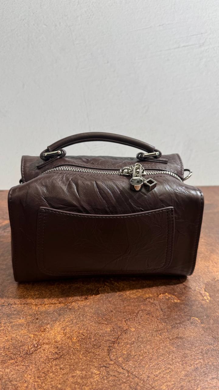 Timeless Elegance: The Luxe Genuine Leather Handbag with Shoulder Strap
