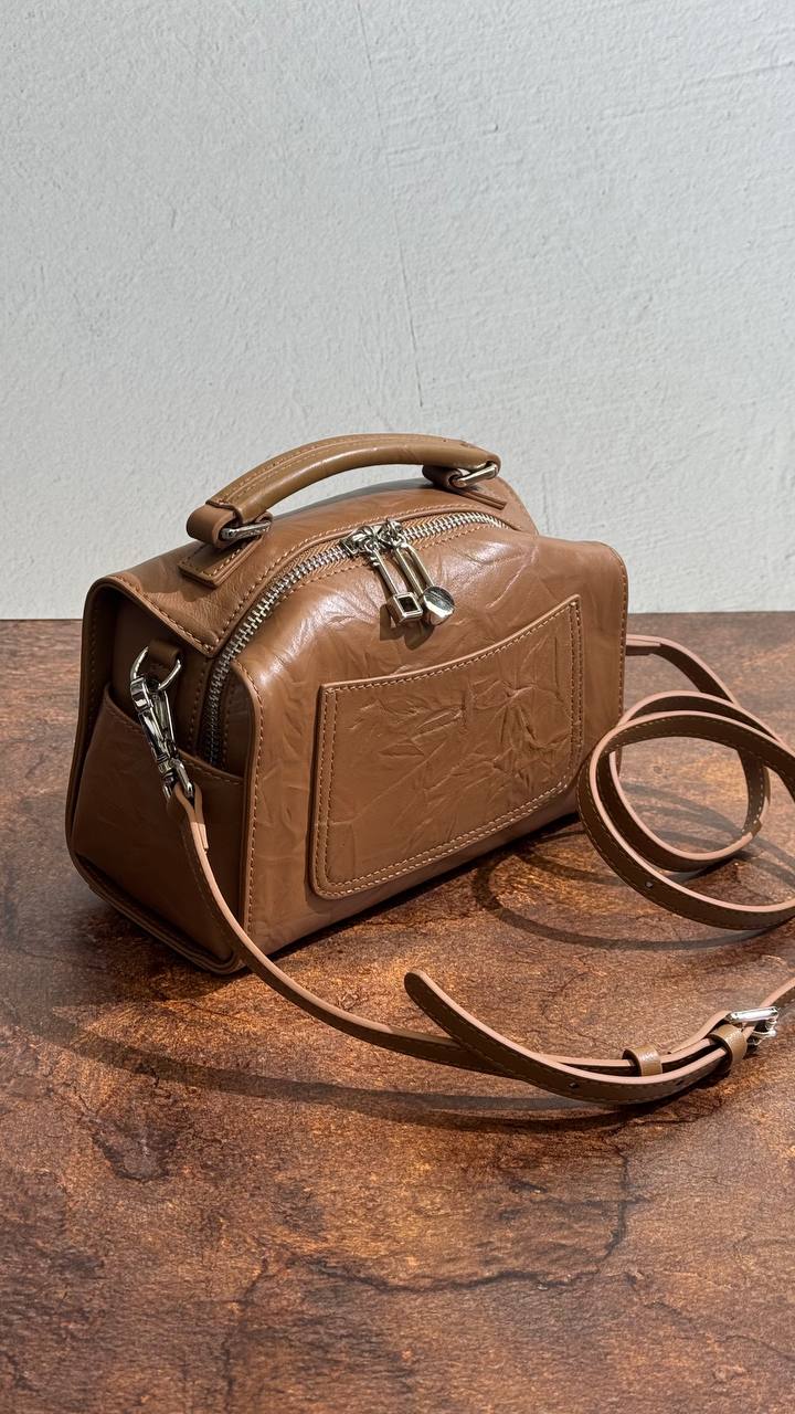 Timeless Elegance: The Luxe Genuine Leather Handbag with Shoulder Strap