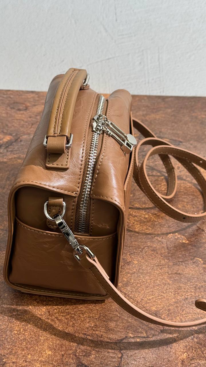 Timeless Elegance: The Luxe Genuine Leather Handbag with Shoulder Strap