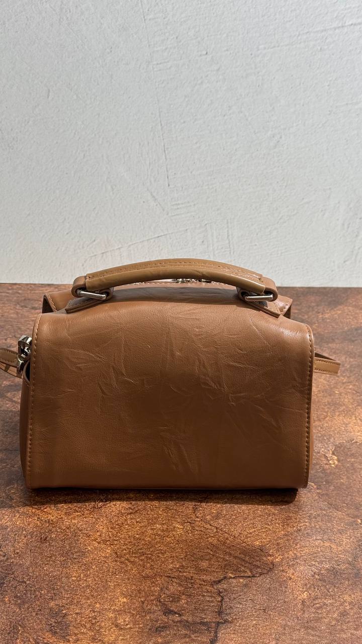 Timeless Elegance: The Luxe Genuine Leather Handbag with Shoulder Strap