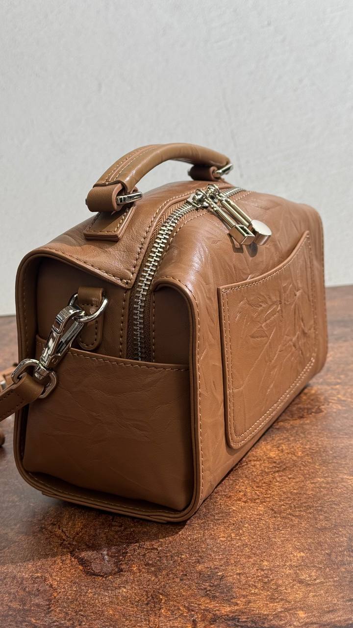 Timeless Elegance: The Luxe Genuine Leather Handbag with Shoulder Strap