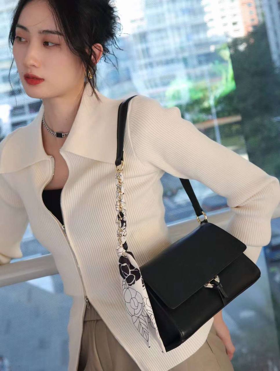 LÉA — Genuine Leather  bag &Timeless Design