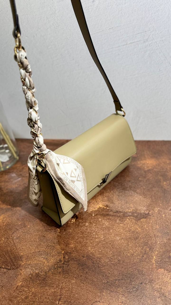 LÉA — Genuine Leather  bag &Timeless Design