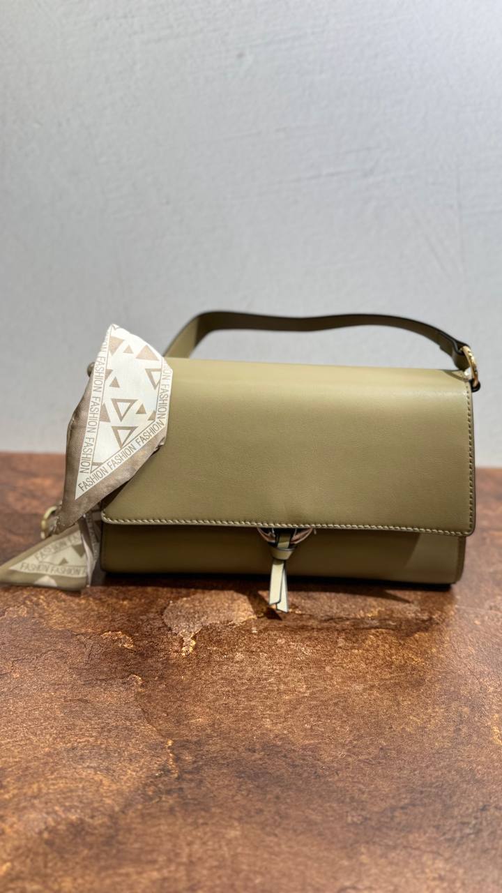 LÉA — Genuine Leather  bag &Timeless Design