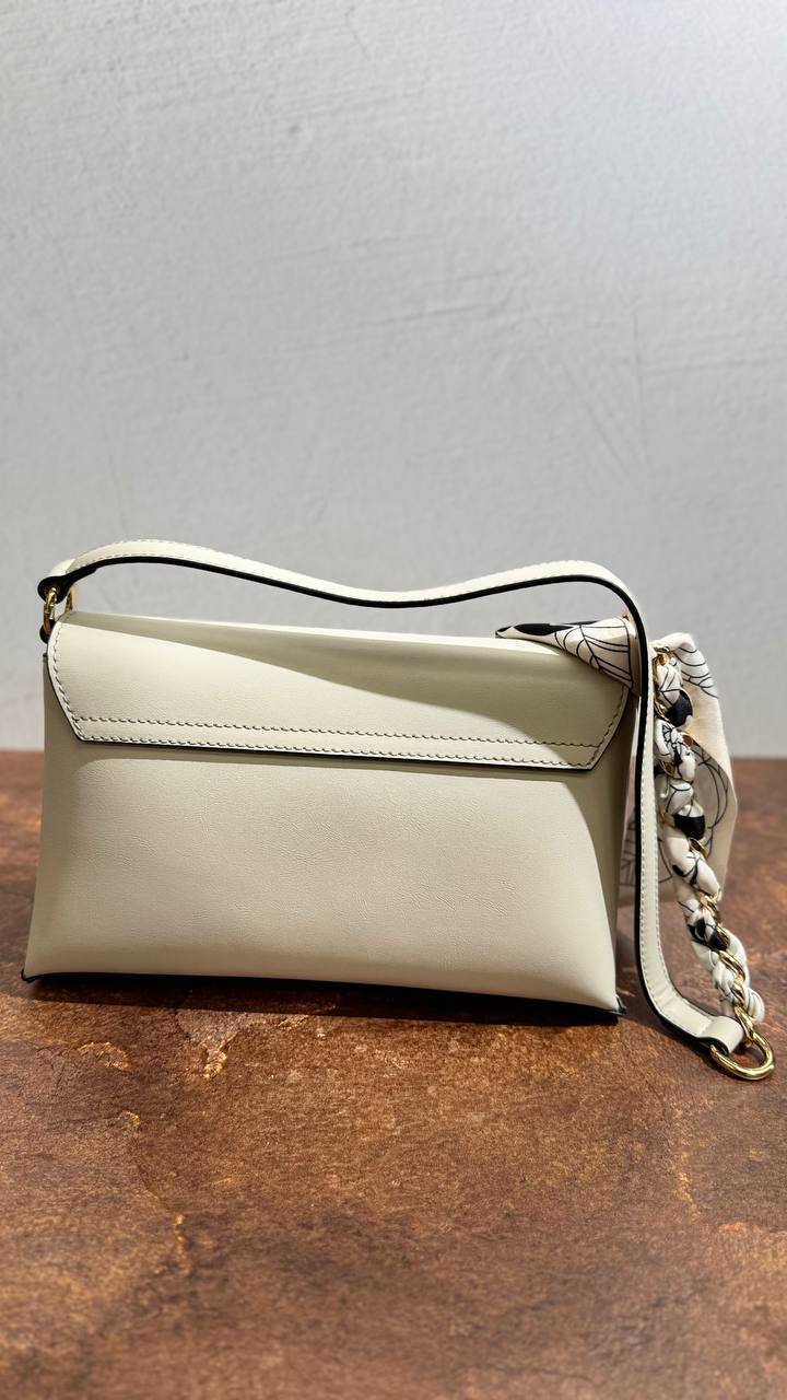 LÉA — Genuine Leather  bag &Timeless Design