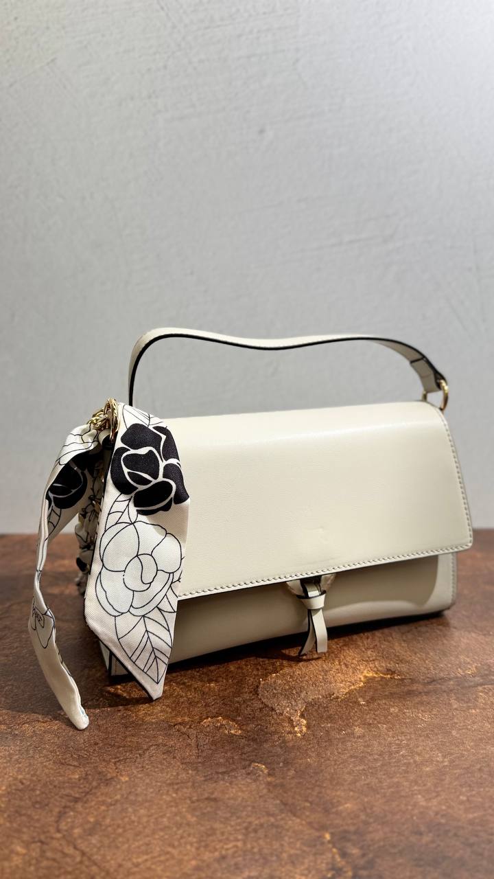 LÉA — Genuine Leather  bag &Timeless Design