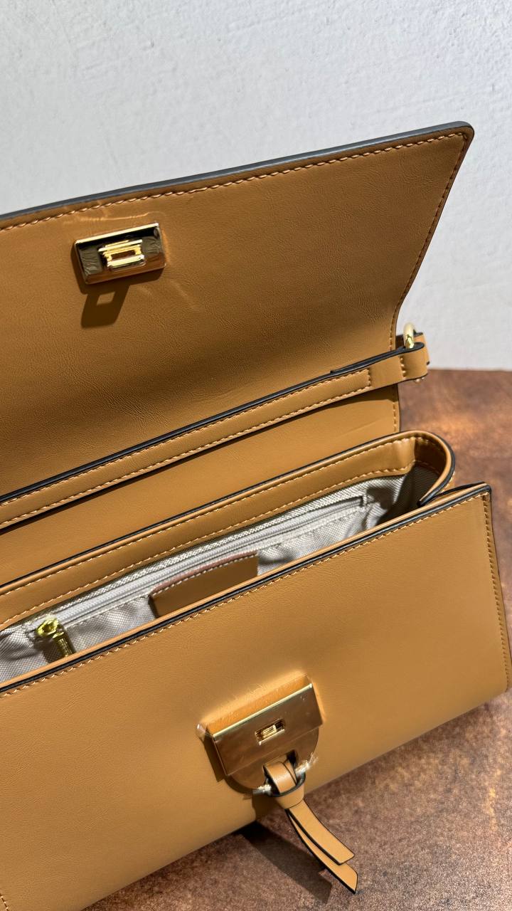 LÉA — Genuine Leather  bag &Timeless Design