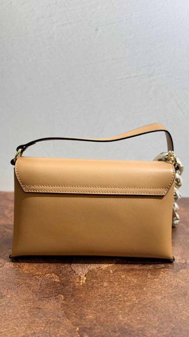 LÉA — Genuine Leather  bag &Timeless Design