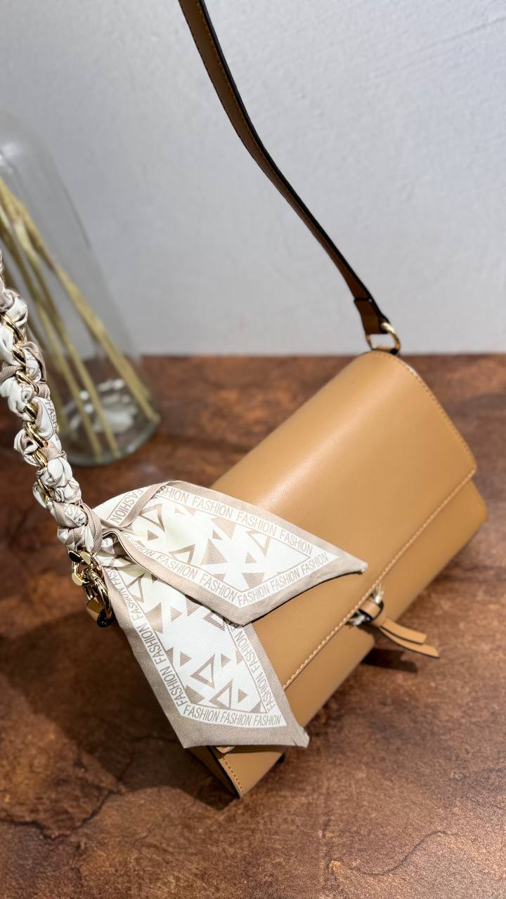 LÉA — Genuine Leather  bag &Timeless Design