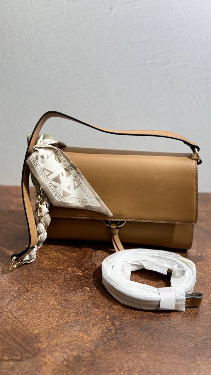 LÉA — Genuine Leather  bag &Timeless Design