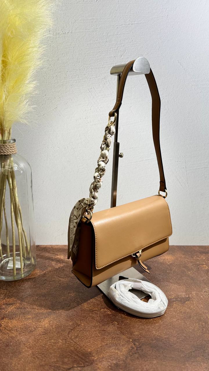 LÉA — Genuine Leather  bag &Timeless Design