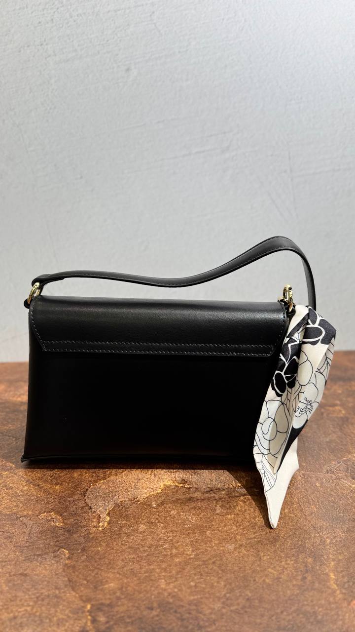 LÉA — Genuine Leather  bag &Timeless Design