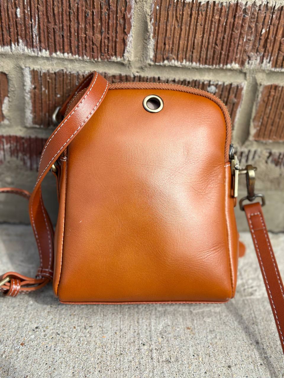 The Urban Classic — Compact Leather Bag for Style and Functionality
