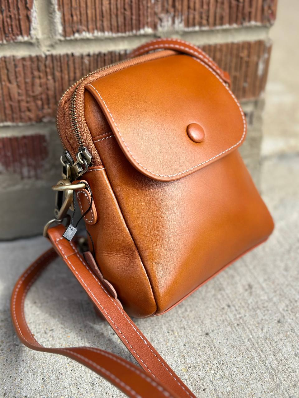 The Urban Classic — Compact Leather Bag for Style and Functionality