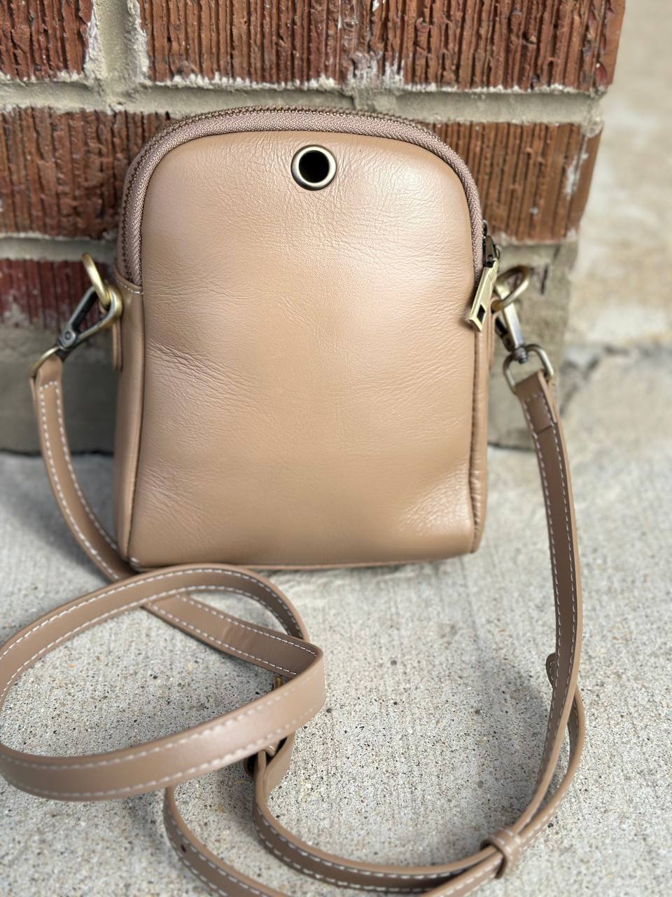 The Urban Classic — Compact Leather Bag for Style and Functionality