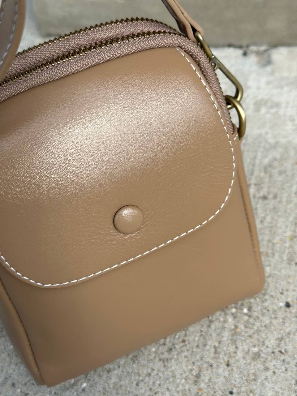 The Urban Classic — Compact Leather Bag for Style and Functionality