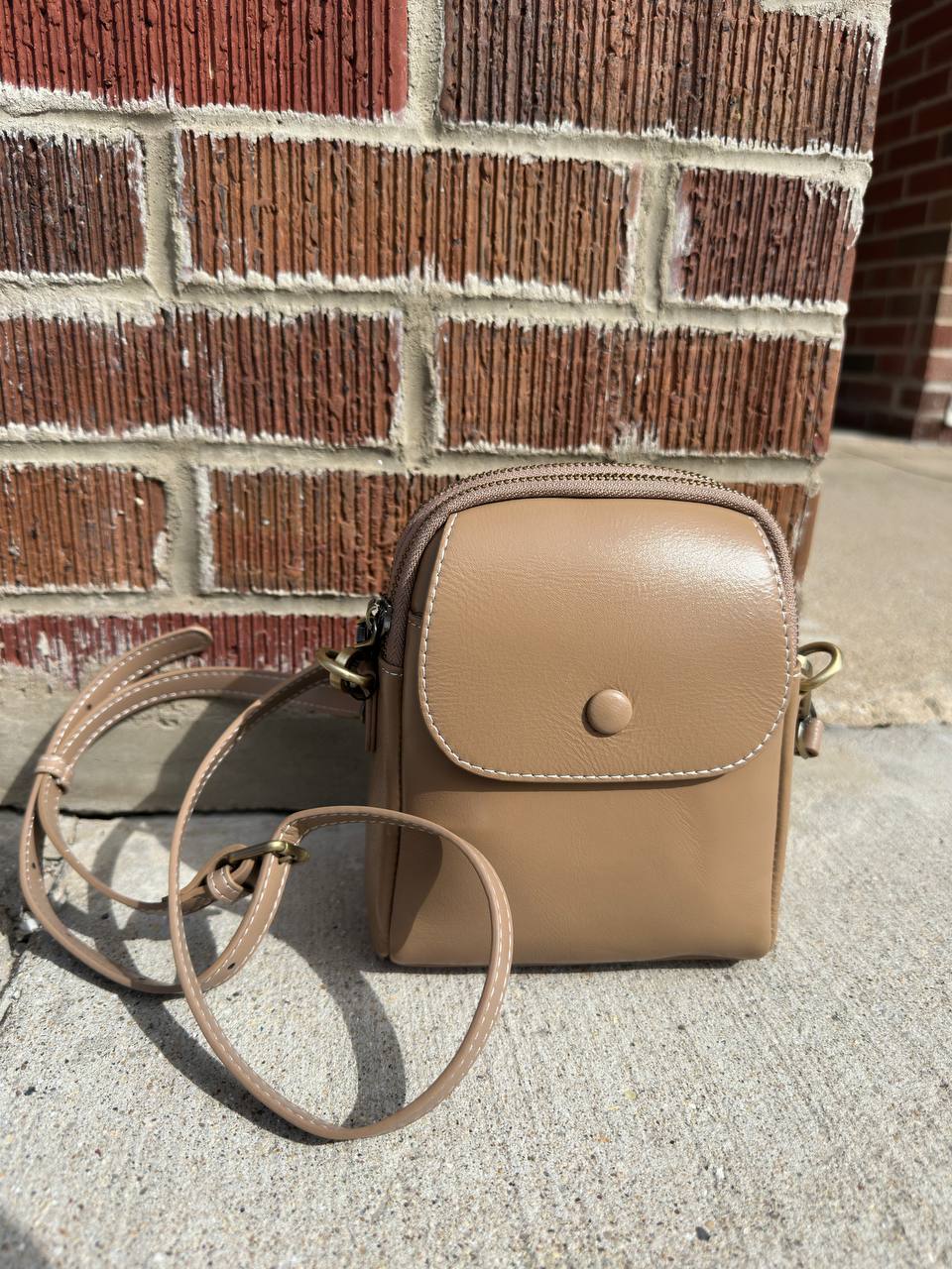 The Urban Classic — Compact Leather Bag for Style and Functionality